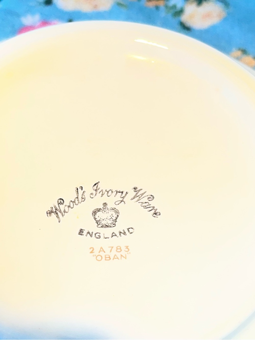 Woods Ivory Ware England casserole with lid - Picture 8 of 8